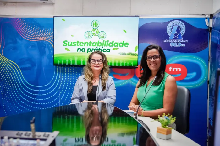 Professora Maria Eliana Alves, coordenadora de Educação Ambiental da Seduc, com a radialista Maria Regina Telles
