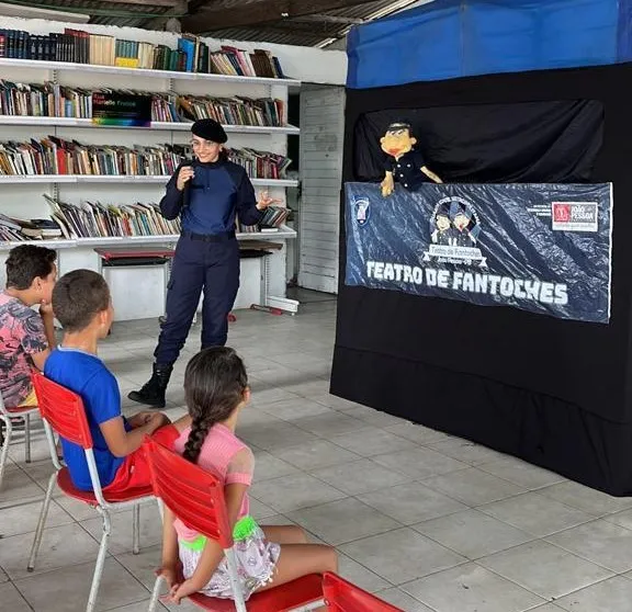 Teatro de Fantoches anima Mês da Criança em parceria entre Biblioteca da Paz e Guarda Civil