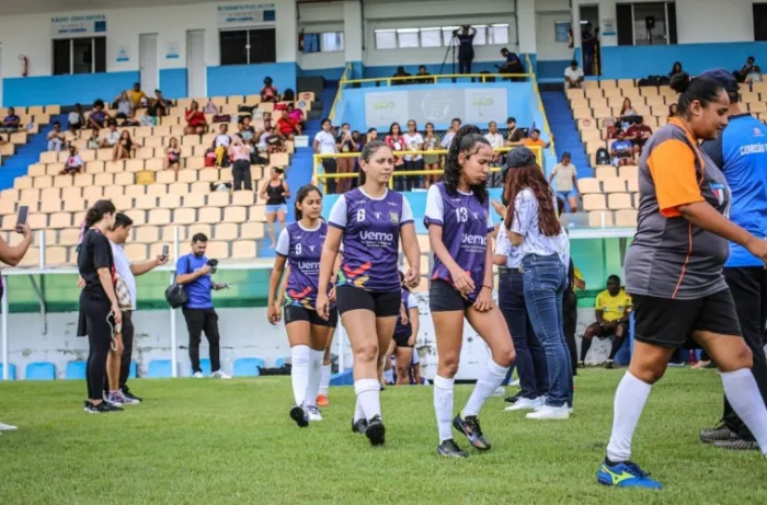 Câmara realiza torneio de futebol feminino com 10 equipes e 150 atletas