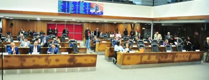 Plenário aprova PL que obriga impressão do número do IMEI nas notas fiscais de celulares