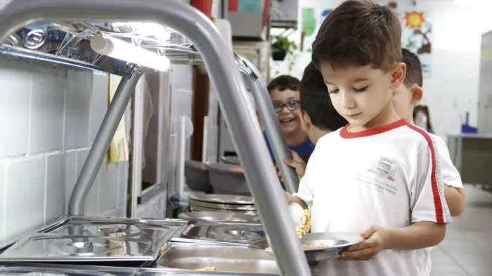 Alimentação escolar de Rio Preto serve 118 mil refeições por dia
