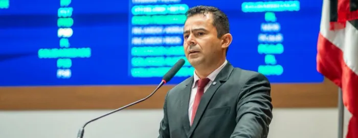 Na tribuna, o deputado Eric Costa destacou avanços importantes nas políticas de proteção à infância e à adolescência no Maranhão
