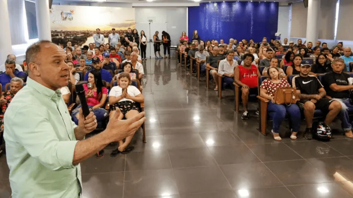 Moradores do Residencial Todos os Santos recebem matrículas