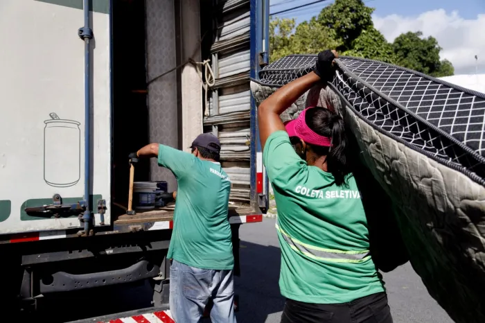 Móveis e eletrodomésticos lideram recolhimento de caminhões que integram coleta seletiva da Emlur