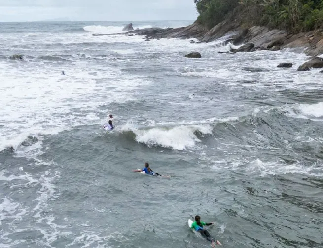 1ª Etapa do Circuito Sebastianense de Surf Categoria de Base agita Praia de Cambury neste fim de semana