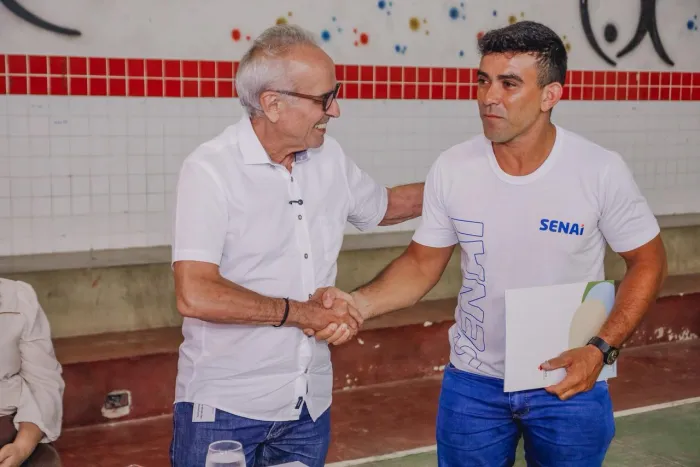 Cícero Lucena entrega certificados de cursos profissionalizantes e celebra geração de emprego e renda em João Pessoa