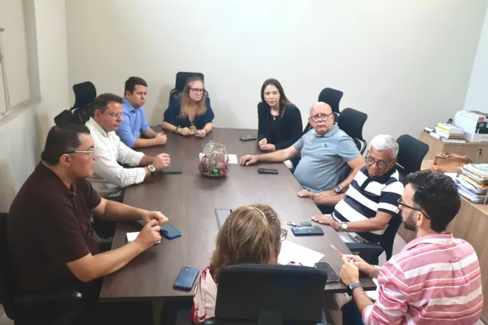Prefeitura e Iphaep dialogam sobre investimentos nos cemitérios públicos tombados