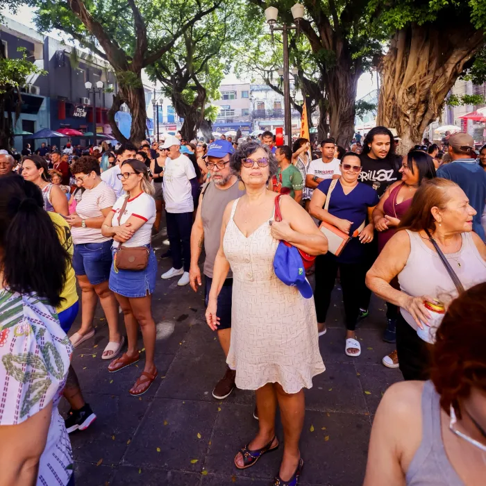 Samba de Juliana Almeida agita Sabadinho Bom, no Centro Histórico