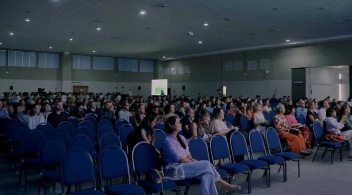 Milhares de profissionais foram em busca de atualização sobre a área da microbiologia / Foto: Reprodução