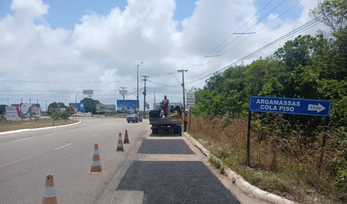 Seinfra executa serviços de manutenção de tapa-buraco e na rede de drenagem nesta terça-feira