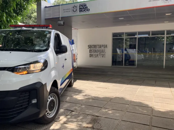 SERTÃO: SES-PE entrega ambulância ao município de Cabrobó