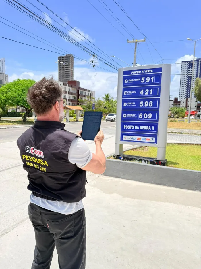 Preço da gasolina reduz em 110 postos de João Pessoa e oscila entre R$ 5,78 e R$ 5,99; álcool cai em 114 locais