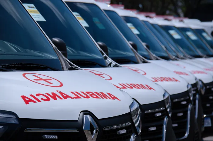 Lauro de Freitas recebe nova ambulância e amplia assistência no transporte de pacientes