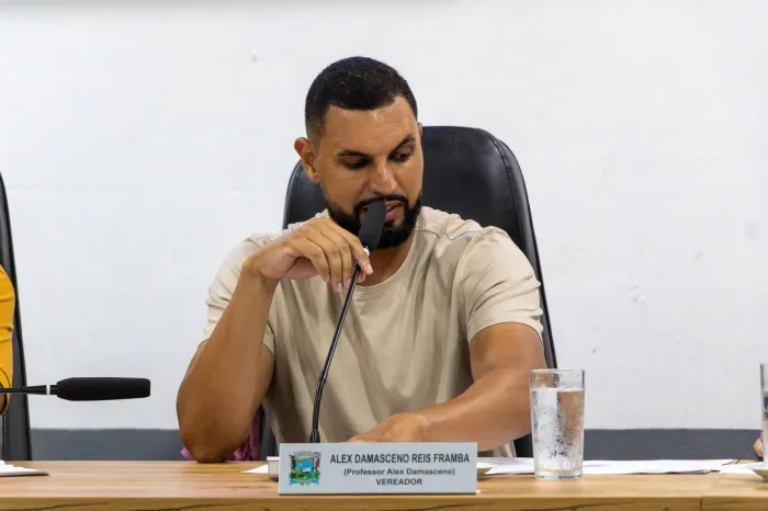 Professor Alex Damaceno pede informações sobre denúncia de desidratação de alunos da APAE