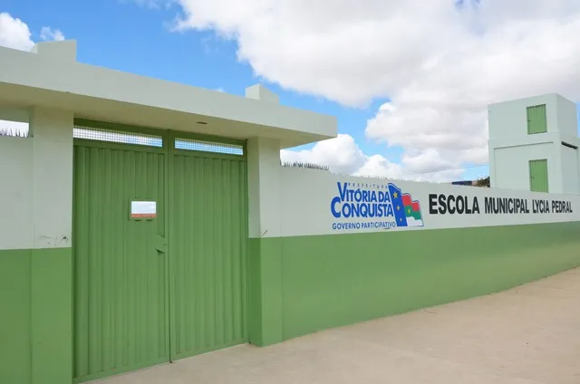 Emurc realiza ação em escola do Panorama para conscientizar alunos a não acessar canteiro de obras da bacia de detenção