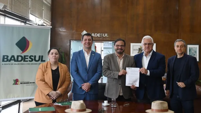 Contrato para execução do Avançar Mais Cidades cria modelo inovador de financiamento para municípios do RS