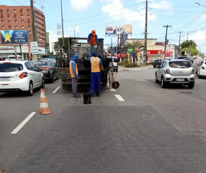 Seinfra conclui a semana com a operação tapa-buraco em quase 30 bairros de João Pessoa
