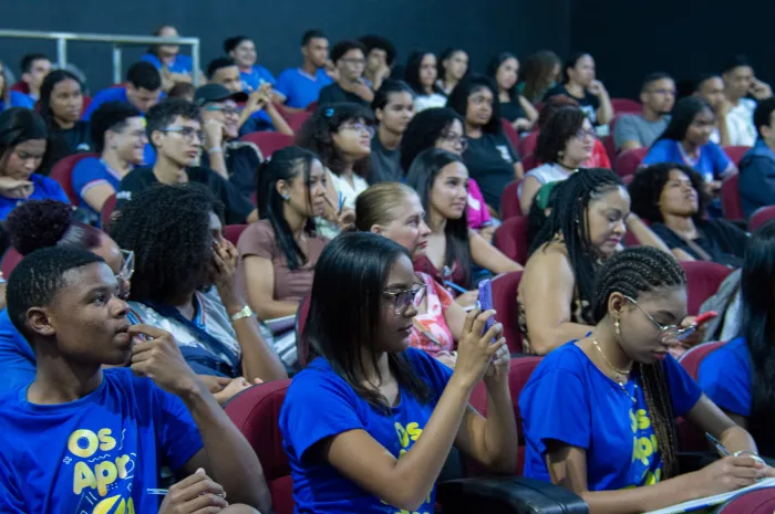 Aulão Show para o ENEM transforma Cineteatro em palco de conhecimento