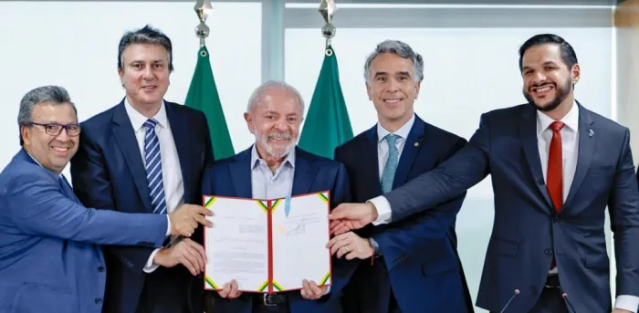 Secretário Washington Bandeira acompanha sanção do Sistema Nacional de Educação em Brasília