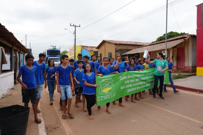Semed: Escola Do Campo Ruan Pablo promove Caminhada Verde com protesto por preservação do meio ambiente