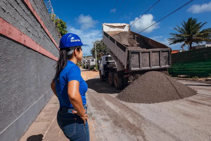 Prefeita Débora Regis acompanha de perto mais uma etapa do Pavimenta Lauro neste sábado (1º/11)