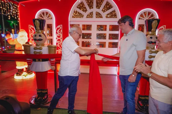 Cícero Lucena apresenta programação cultural de Natal e Réveillon e inaugura decoração natalina