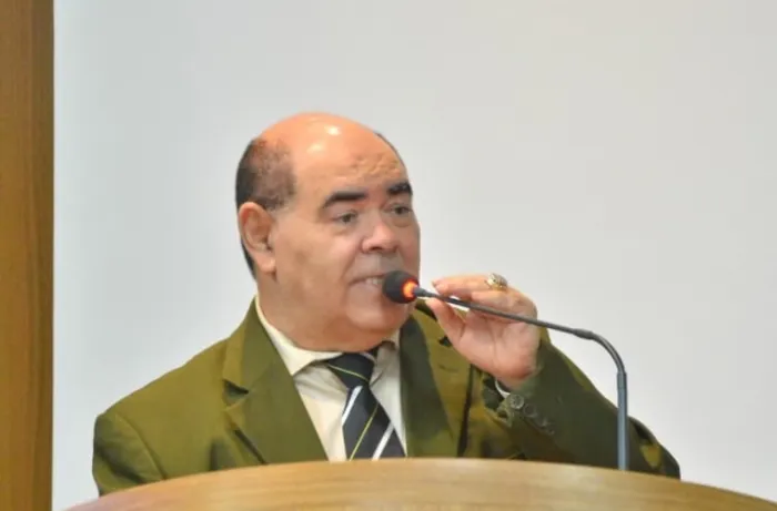 Astro de Ogum apresenta requerimento sobre transporte alternativo