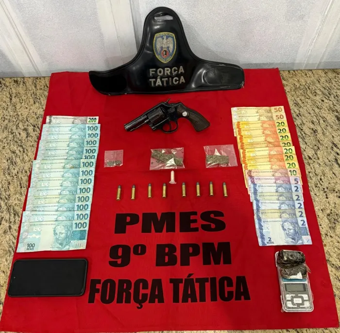 Homem é preso com arma e drogas durante patrulhamento tático motorizado em Cachoeiro de Itapemirim