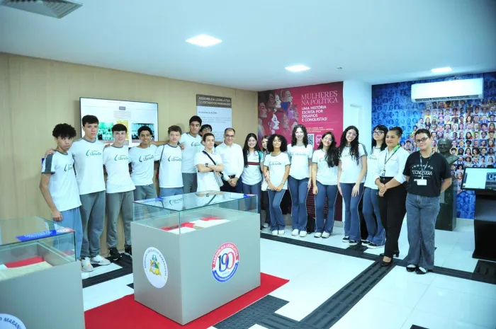 Alunos do Colégio Literato visitaram as instalações da Assembleia Legislativa do Maranhão