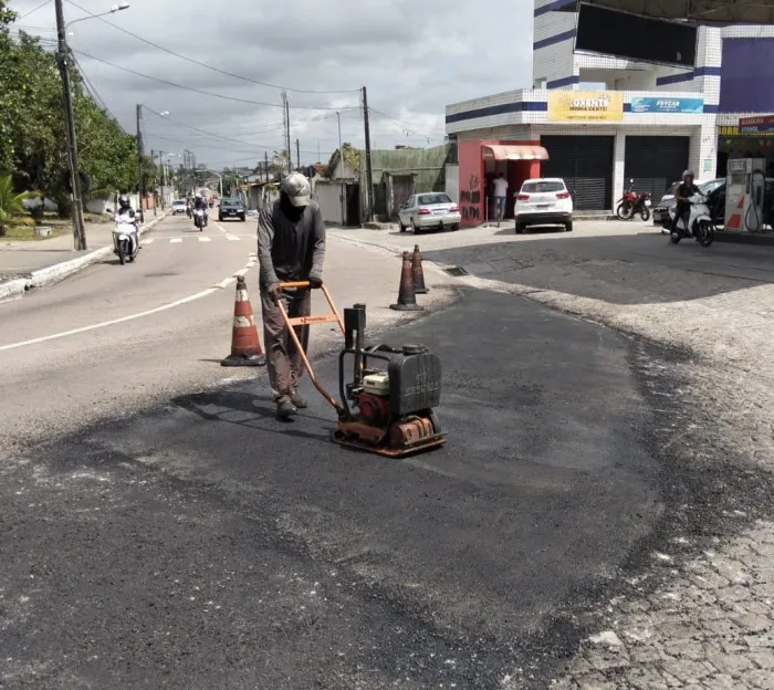 Prefeitura leva serviços da operação tapa-buraco a 33 bairros nesta terça-feira