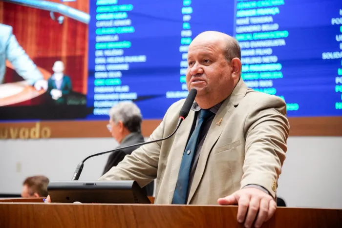 Deputado Fred Maia durante pronunciamento na tribuna da Assembleia Legislativa, na sessão plenária desta terça-feira