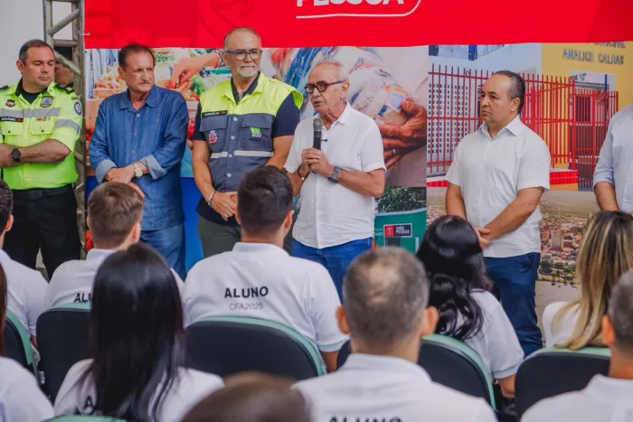 Cícero Lucena abre formação de 52 novos agentes de mobilidade urbana, garante auxílio e destaca avanço na área