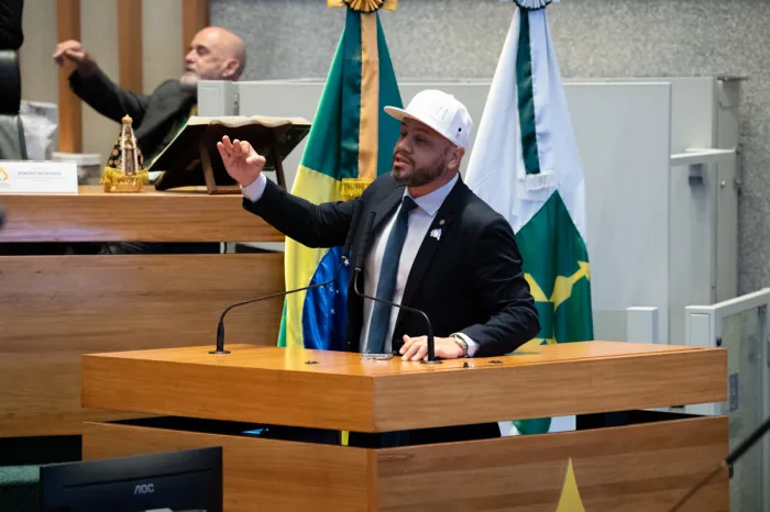 Max Maciel denuncia falhas do GDF na gestão da área de saúde