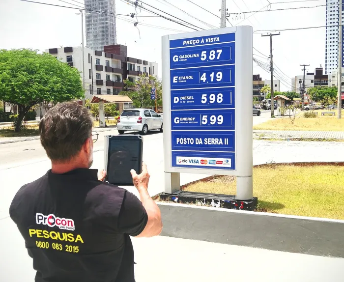 Pesquisa do Procon-JP registra que menor preço da gasolina se mantém em R$ 5,78, mas reduz em 97 postos