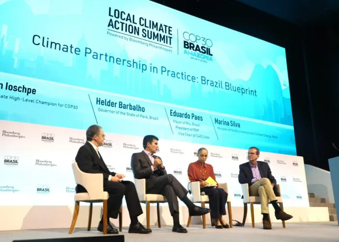 Eduardo Paes e ministra do Meio Ambiente e Mudança do Clima, Marina Silva, participaram de plenária no último dia do evento - Fabio Motta/Prefeitura do Rio