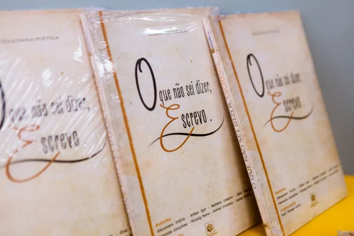 Estudantes de escola da zona rural de Caruaru desenvolvem projeto e criam pelo segundo ano consecutivo livro de poemas autorais