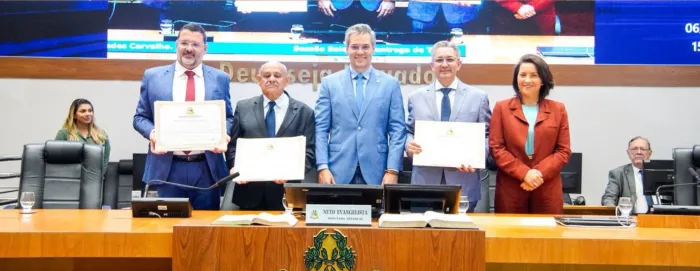 Homenagem da Assembleia a Paulo de Tarso Guedes Carvalho, Devanir Garcia, e Diovani Alencar Santa Bárbara