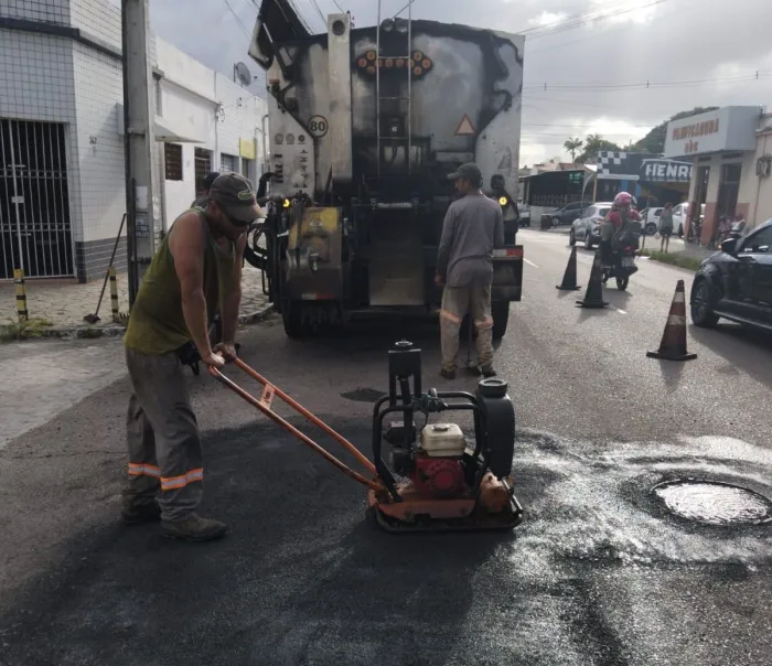 Seinfra segue com o serviço de tapa-buraco e executa trabalho em 27 bairros da Capital