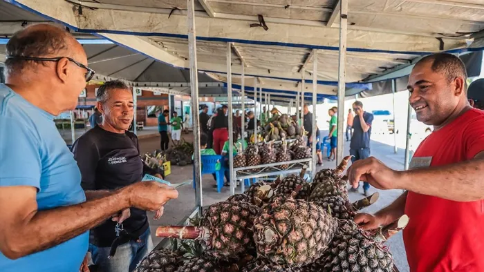 Segundo dia da 1ª Mostra Tarauacaense dos Produtores Rurais em Rio Branco é sucesso de vendas do Abacaxi Gigante