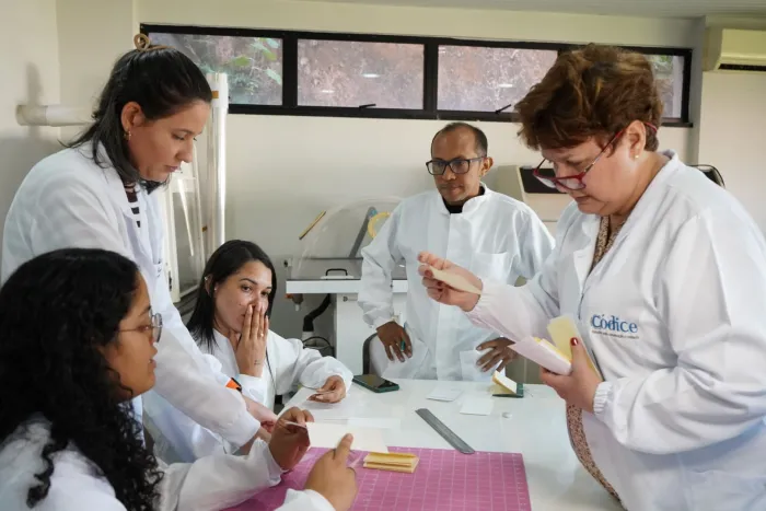 Após 15 anos, curso de capacitação em restauro e conservação de documentos em suporte de papel é retomado no Maranhão