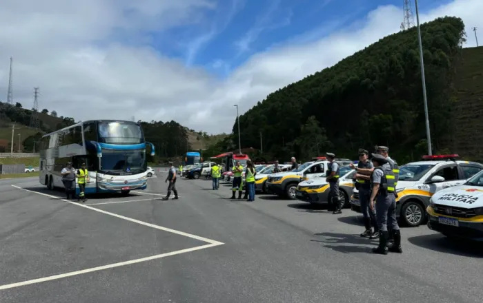 Governo de SP realiza operação integrada de fiscalização na Rodovia dos Tamoios