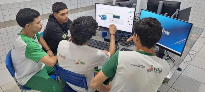 Estudantes da rede estadual de Boqueirão do Piauí criam robô capaz de adivinhar números