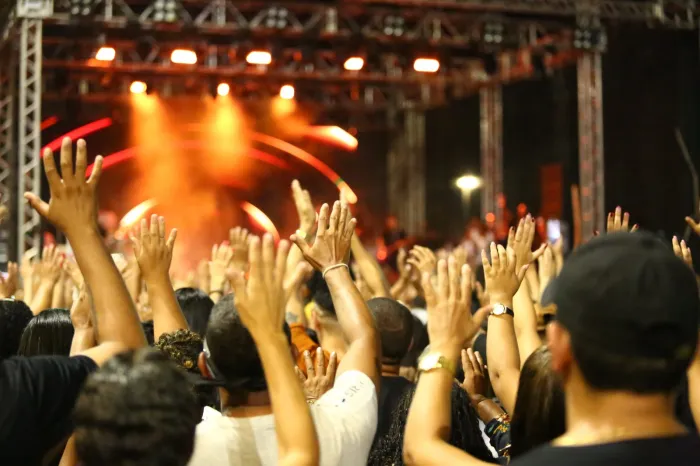 Cultura: Marcha para Jesus reúne centenas de fiéis com show da cantora Valesca Mayssa