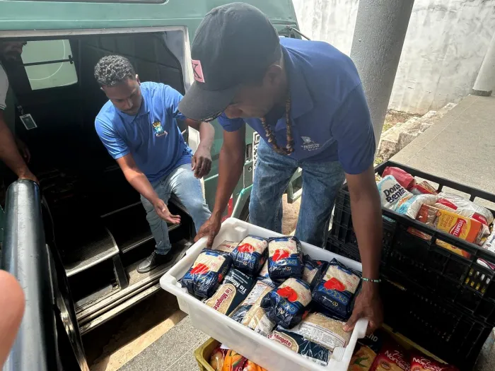 Prefeitura doa alimentos não perecíveis para associações sociais do município