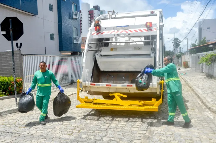 Emlur inicia a semana com mutirão de limpeza e reforça cronograma de coleta domiciliar