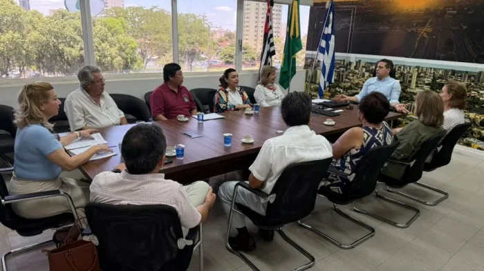 Prefeito de Araçatuba apoia protesto e repúdio da Apae contra decreto do governo federal que pode acabar com a entidade