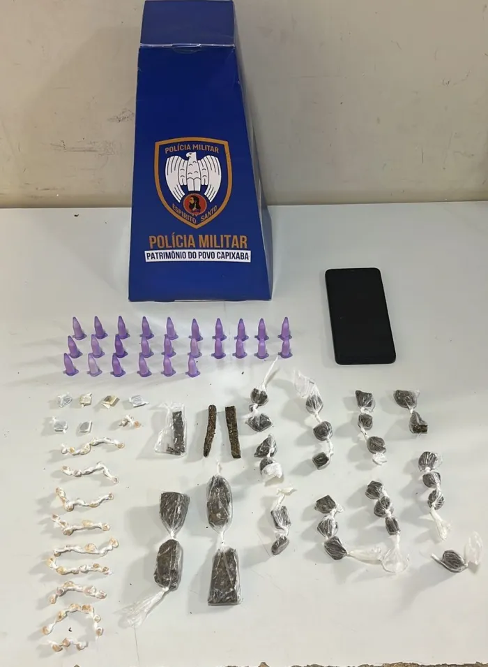 Polícia Militar cumpre mandado e realiza apreensões de drogas em Guarapari