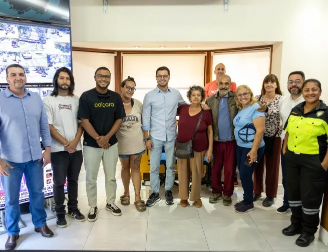 Prefeito se reúne com artesãos de Cambury para dialogar sobre espaços de exposição de produtos