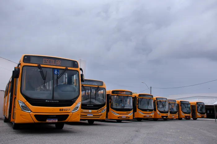Prefeitura de Lauro de Freitas renova frota escolar com entrega de 35 novos ônibus
