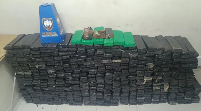 Polícia Militar apreende 400kg de maconha em Vitória